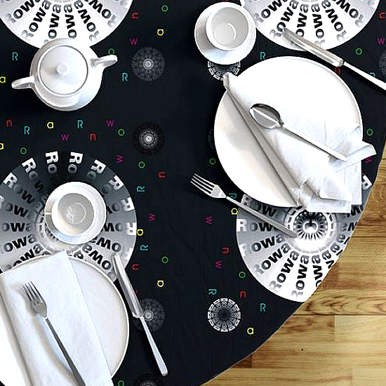 Rowan Rond Table black background